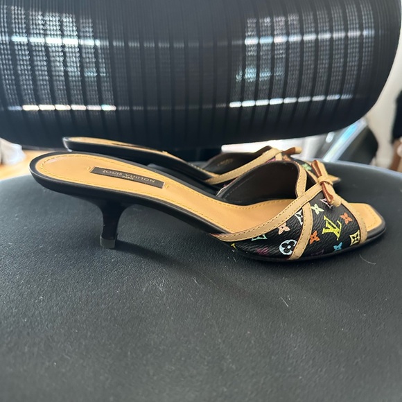 LV sandals in very good condition size 36 - Picture 12 of 16